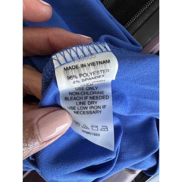 5 for $17 Chaus Royal Blur Twist Front Top L - Picture 5 of 5